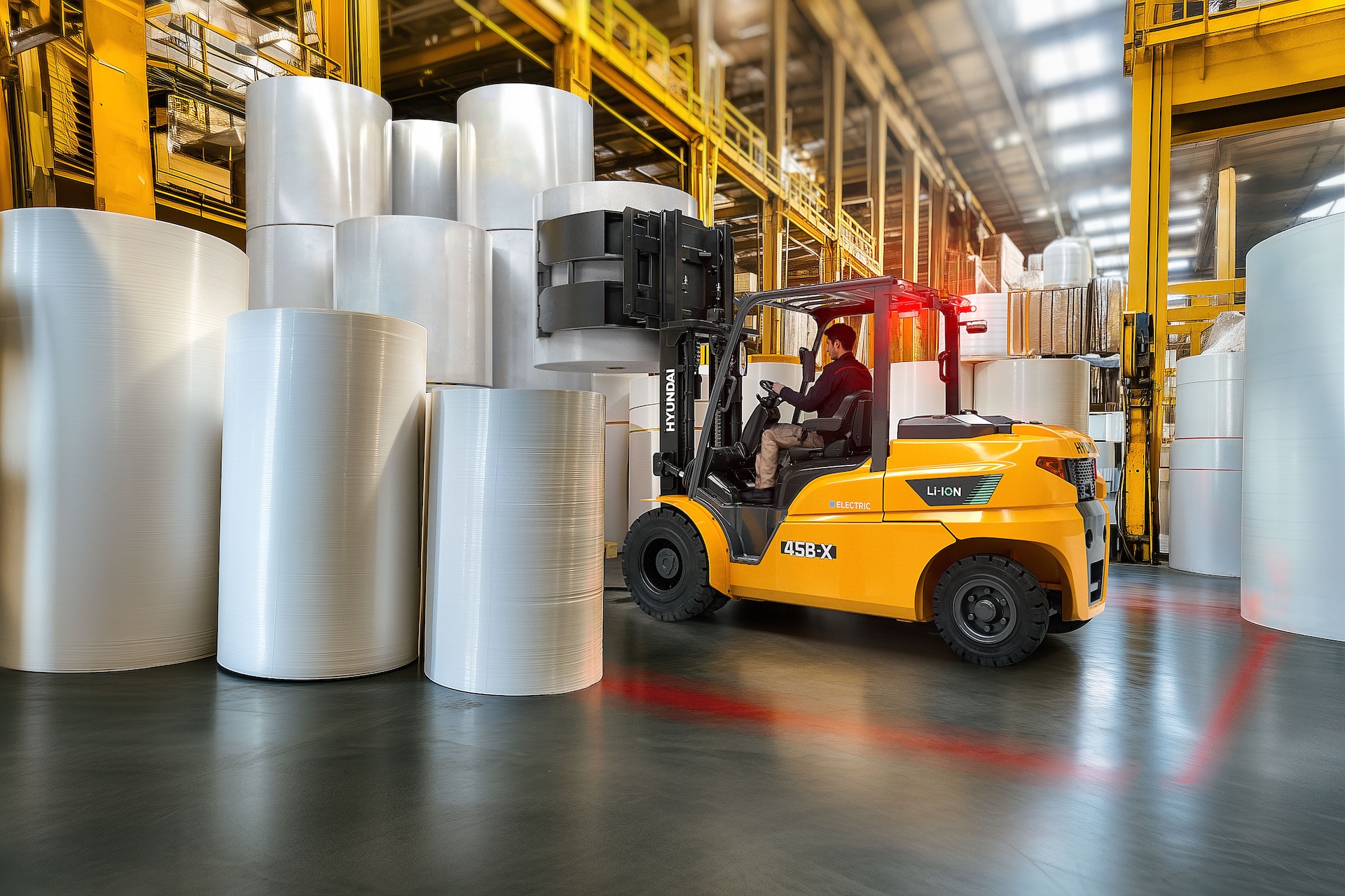 nieuweheftruckkopen.nl-Hyundai-40B-X-45B-X-50B-X-55B-X-Li-Ion-elektrische-vorkheftrucks-heftrucks-forklifts-heavy-zware-heftruck-linde-papierrollenklem-industrie-papier-handling-rollenklem