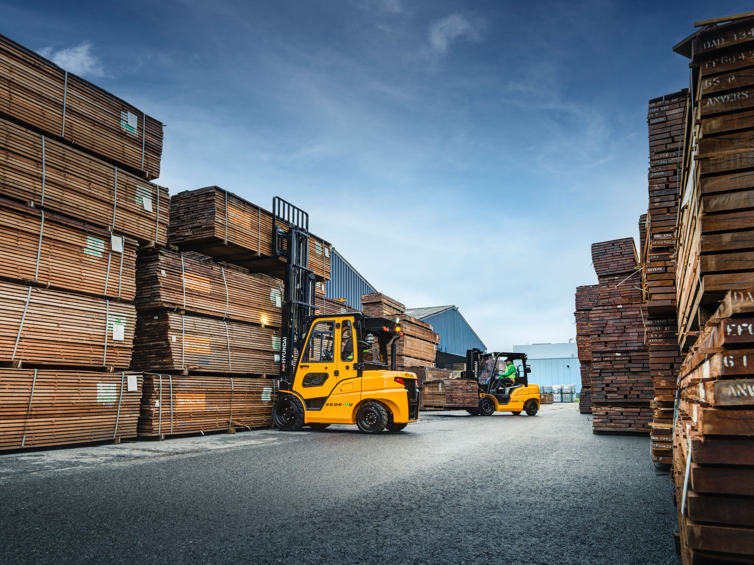 www.nieuweheftruckkopen.nl-diesel-heftruck-25DE-9V-30DE-9V-35DE-9V-diesel-vorkheftruck-forklift-25ton-3ton-35ton-2500kg-3000kg-3500kg-2-scaled